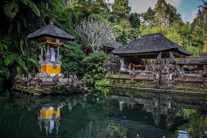 A peaceful tropical Balinese setting