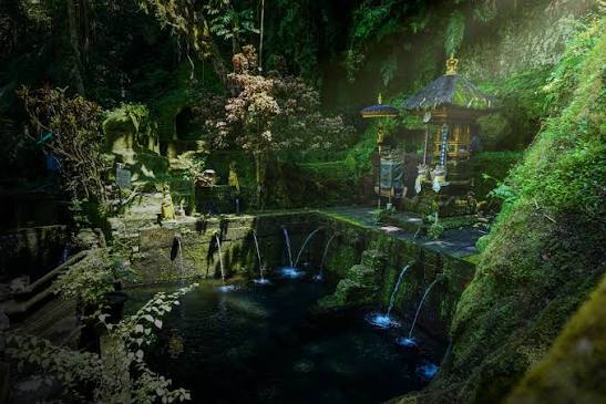 The sacred-water tradition at Beji Telaga Waja in Kenderan